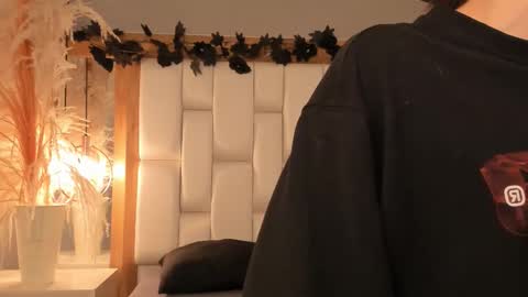 Snapshot of daphne_and_roger chatting on 12.04.25 daphne_and_roger online show from 12.04.25