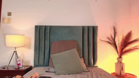 DAPHNE BEAUMONT online show from 09.27.25