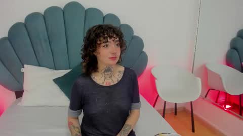 DaphneBlunt online show from 10.26.25