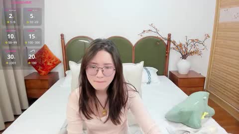 Snapshot of daphnedawn chatting on 11.17.25 Dawn online show from 11.17.25