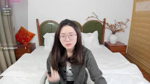 Snapshot of daphnedawn chatting on 11.20.25 Dawn online show from 11.20.25