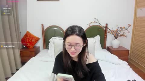 Snapshot of daphnedawn chatting on 11.22.25 Dawn online show from 11.22.25