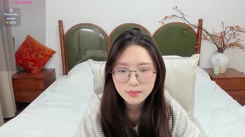 Snapshot of daphnedawn chatting on 11.27.25 Dawn online show from 11.27.25