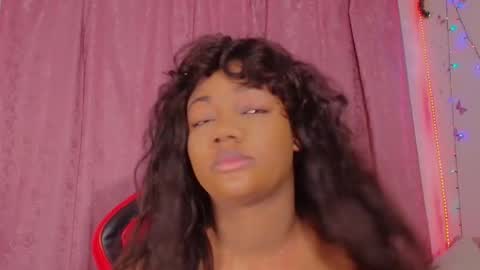 Snapshot of daphnewalker__ chatting on 12.17.25 Daphne online show from 12.17.25