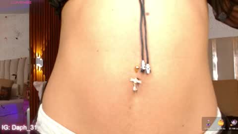 Snapshot of daphnne_tay chatting on 11.06.25 dhapnne online show from 11.06.25