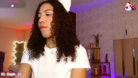 Snapshot of daphnne_tay chatting on 11.09.25 dhapnne online show from 11.09.25