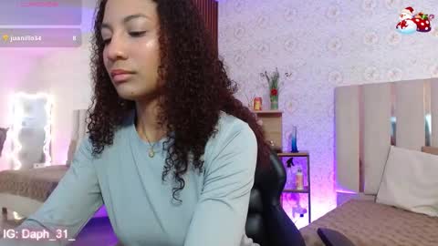 Snapshot of daphnne_tay chatting on 11.15.25 dhapnne online show from 11.15.25