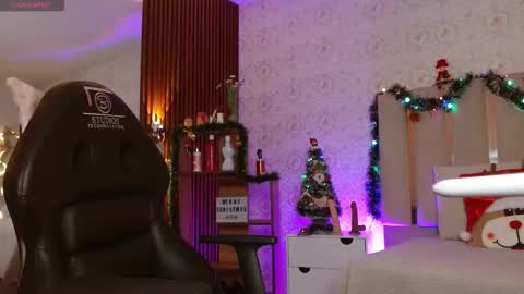 Snapshot of daphnne_tay chatting on 12.05.25 dhapnne online show from 12.05.25