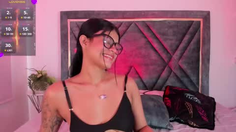 Snapshot of dapnne_ chatting on 02.05.25 Daphne online show from 02.05.25