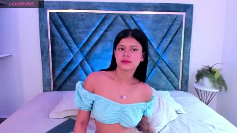 Snapshot of dapnne_ chatting on 02.27.25 Daphne online show from 02.27.25