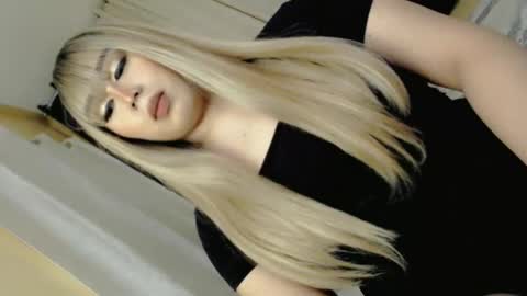 Snapshot of darcy_world chatting on 12.05.24 DARCY online show from 12.05.24