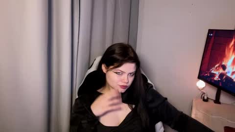 Snapshot of darina_wilsons chatting on 10.28.25 darina_wilsons online show from 10.28.25