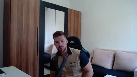 darius_94 online show from 04.22.26