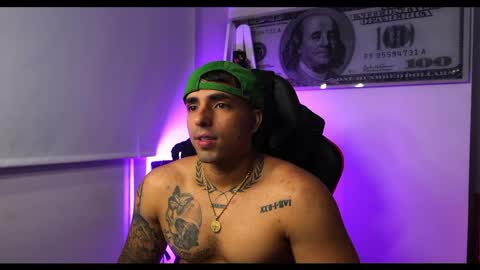 Snapshot of darius_phoenix chatting on 02.12.25 Darius Phoenix online show from 02.12.25