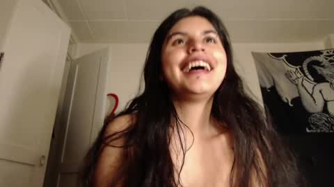 Snapshot of dark_angel_66 chatting on 03.10.25 Moony online show from 03.10.25