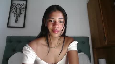 Snapshot of dark_enchantress_ chatting on 10.05.25 Sofia online show from 10.05.25