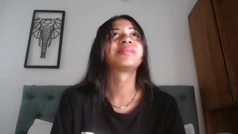 Snapshot of dark_enchantress_ chatting on 10.08.25 Sofia online show from 10.08.25