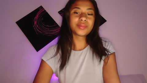 Snapshot of dark_enchantress_ chatting on 10.19.25 Sofia online show from 10.19.25