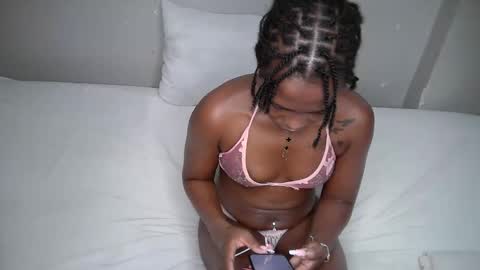 Snapshot of dark_lovly chatting on 11.10.25 dark_lovly online show from 11.10.25