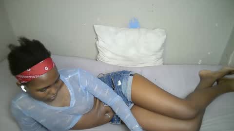 Snapshot of dark_lovly chatting on 12.16.25 dark_lovly online show from 12.16.25