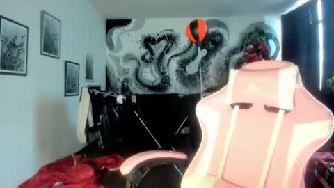 Snapshot of dark_miau chatting on 12.02.25 miau online show from 12.02.25