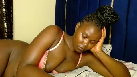 Snapshot of dark_tiffany chatting on 10.31.25 Tiff online show from 10.31.25