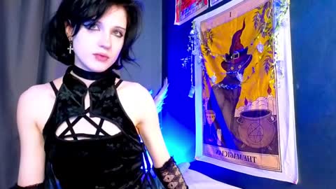 Snapshot of dark_vamp_ chatting on 12.29.24 Vamp  online show from 12.29.24