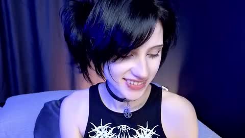 Snapshot of dark_vamp_ chatting on 11.08.25 Vamp online show from 11.08.25