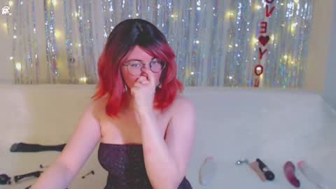 Snapshot of darkheto chatting on 01.11.25 Kelly online show from 01.11.25