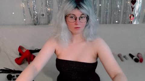 Snapshot of darkheto chatting on 09.12.25 Kelly online show from 09.12.25