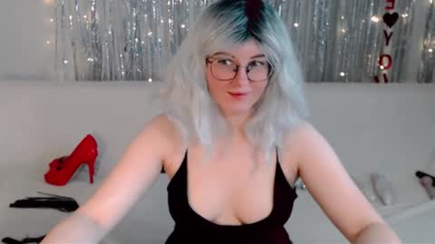 Snapshot of darkheto chatting on 09.26.25 Kelly online show from 09.26.25