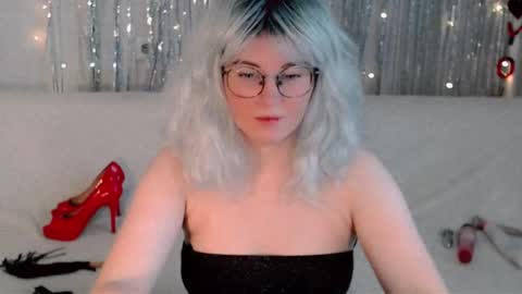 Snapshot of darkheto chatting on 09.27.25 Kelly online show from 09.27.25