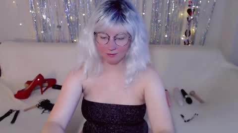 Snapshot of darkheto chatting on 11.08.25 Kelly online show from 11.08.25