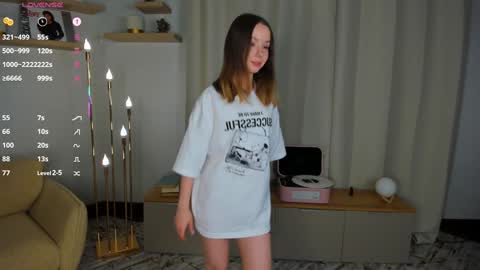 Snapshot of darklycurious chatting on 12.04.25 Elizabeth online show from 12.04.25