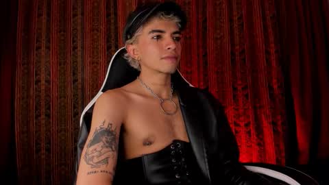 Snapshot of darkodark0 chatting on 11.07.25 Darko online show from 11.07.25