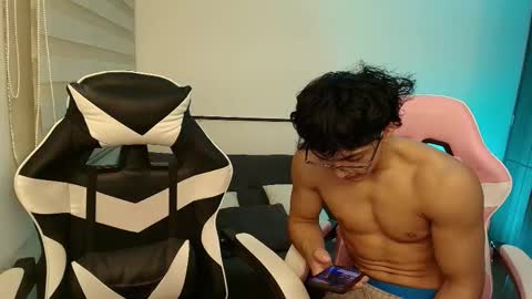 Snapshot of darkpleasuress chatting on 11.14.25 darkpleasuress online show from 11.14.25