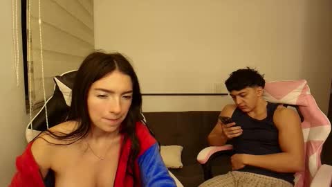 Snapshot of darkpleasuress chatting on 11.26.25 darkpleasuress online show from 11.26.25