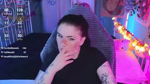 Snapshot of darksh1ne chatting on 12.17.25 Shine online show from 12.17.25