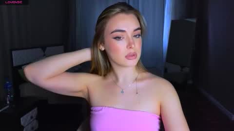 Snapshot of darlina_ryan chatting on 12.20.25 Darlina online show from 12.20.25