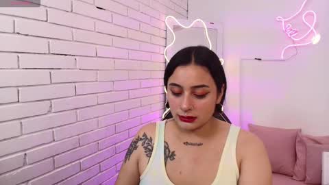 Snapshot of darling_tay chatting on 09.17.25 Darling online show from 09.17.25