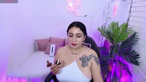 Snapshot of darling_tay chatting on 09.22.25 Darling online show from 09.22.25