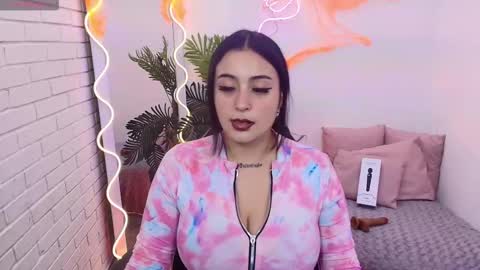 Snapshot of darling_tay chatting on 10.20.25 Darling online show from 10.20.25
