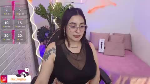 Snapshot of darling_tay chatting on 10.24.25 Darling online show from 10.24.25