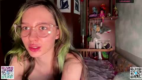 Snapshot of darlingdarinka chatting on 07.18.26 D online show from 07.18.26