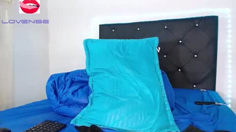 Snapshot of darlyng_cazanova chatting on 01.05.25 louis davila online show from 01.05.25
