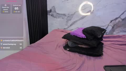  Darnell Queen online show from 04.24.26
