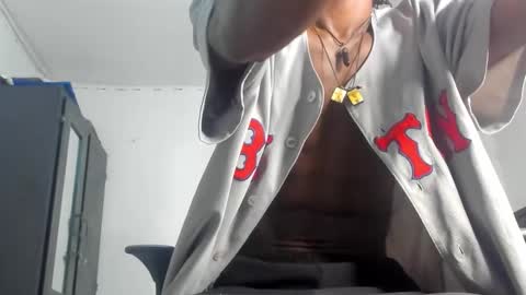 Snapshot of darwin_jhonson chatting on 02.06.25 Darwin online show from 02.06.25