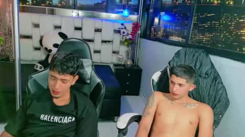 Snapshot of darwinandbrayan chatting on 11.07.25 darwinandbrayan online show from 11.07.25