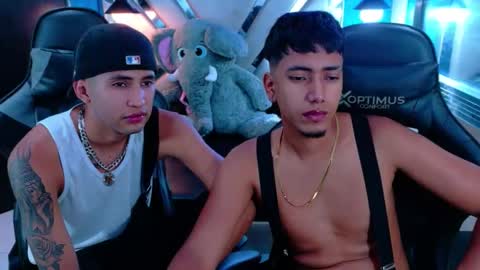 Snapshot of darwinandbrayan chatting on 11.11.25 darwinandbrayan online show from 11.11.25