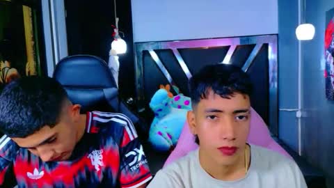 Snapshot of darwinandbrayan chatting on 11.12.25 darwinandbrayan online show from 11.12.25